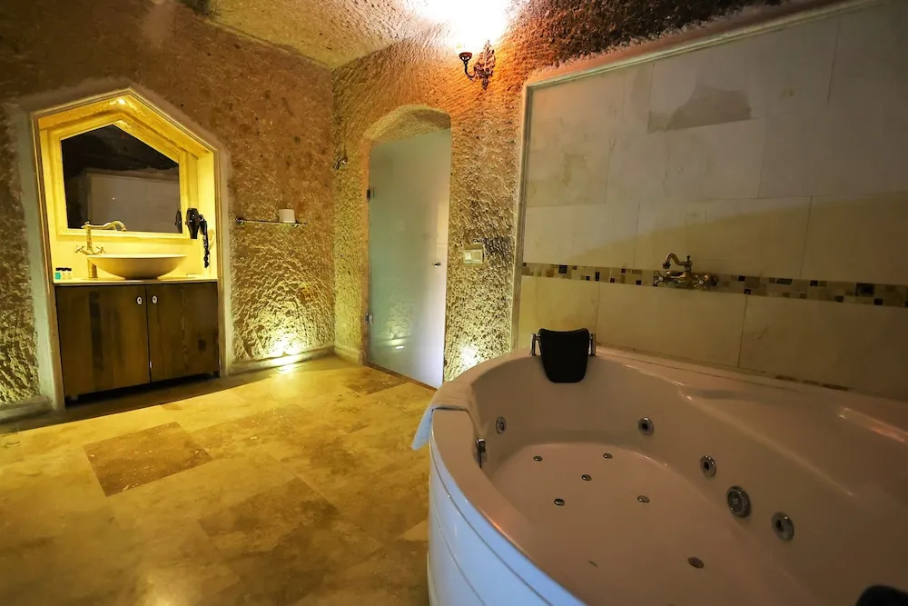 Empire Cave Suite