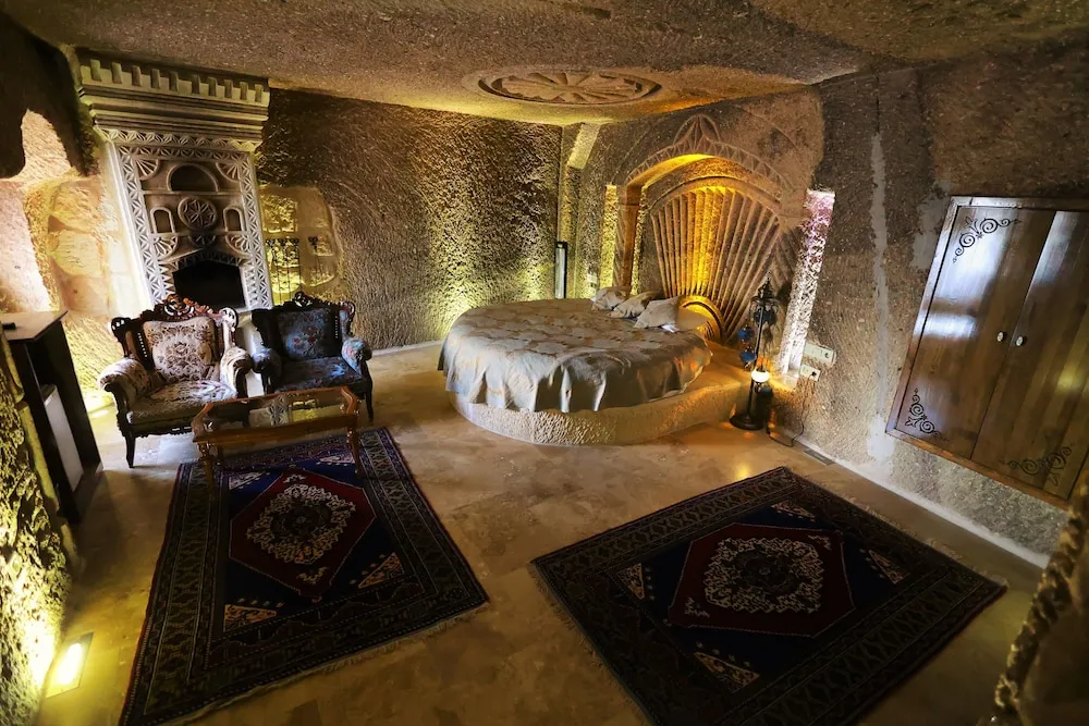 Empire Cave Suite