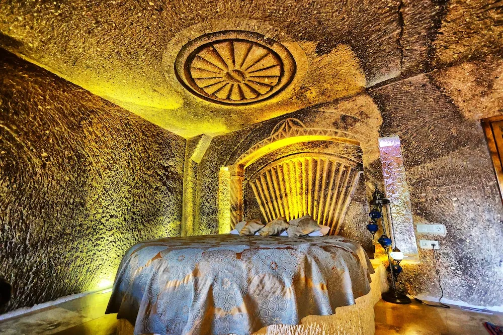 Empire Cave Suite