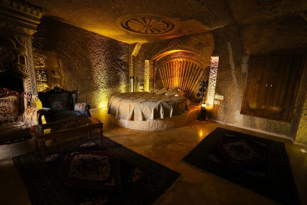 Empire Cave Suite