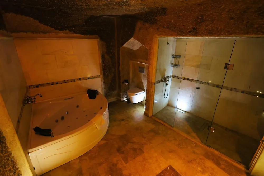Empire Cave Suite