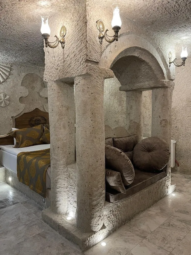 Gold Cave Suite