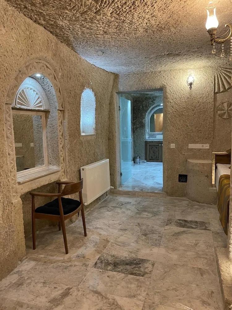 Gold Cave Suite
