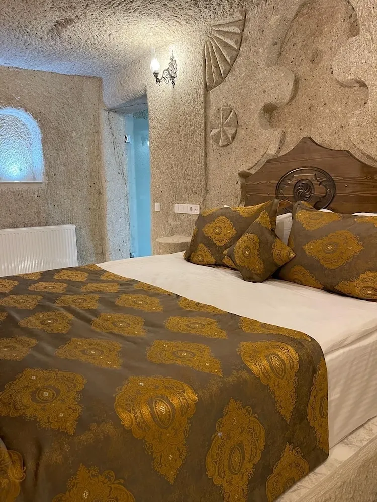 Gold Cave Suite