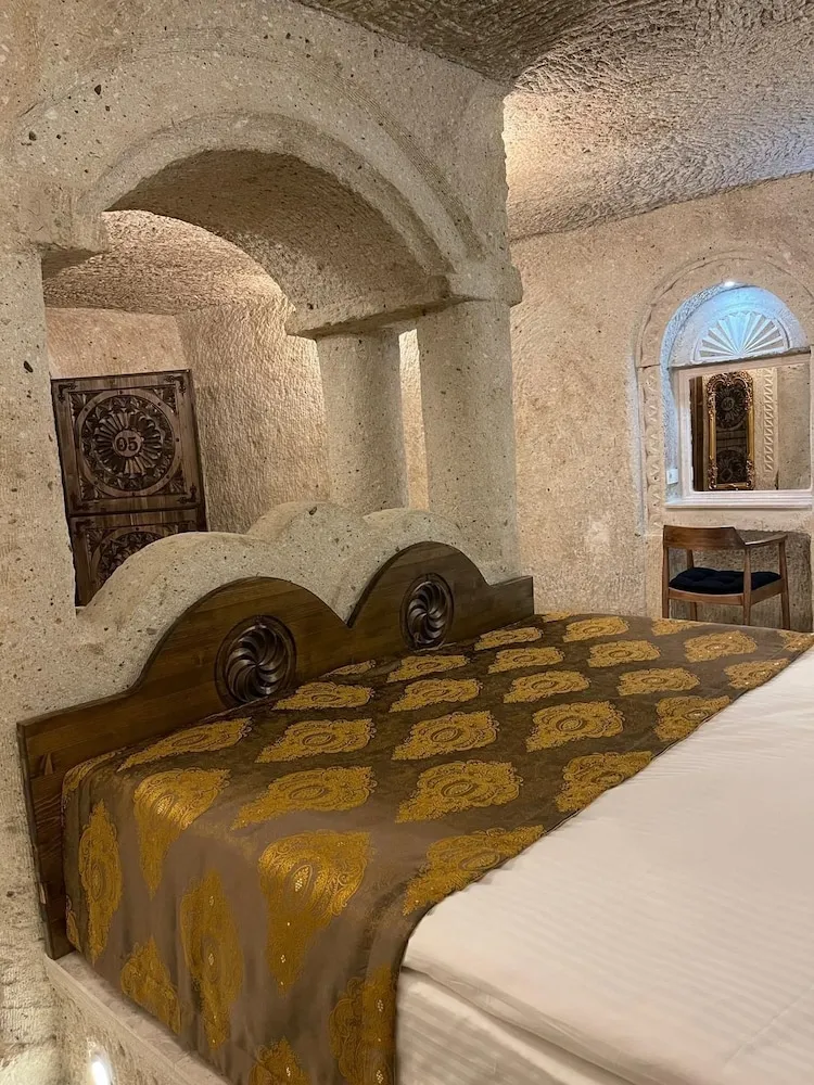 Gold Cave Suite