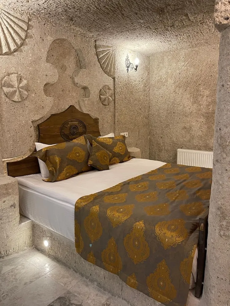 Gold Cave Suite