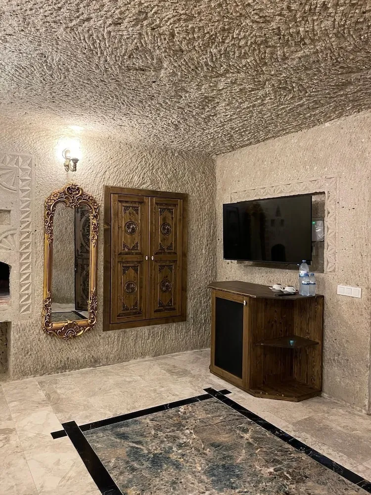 Gold Cave Suite