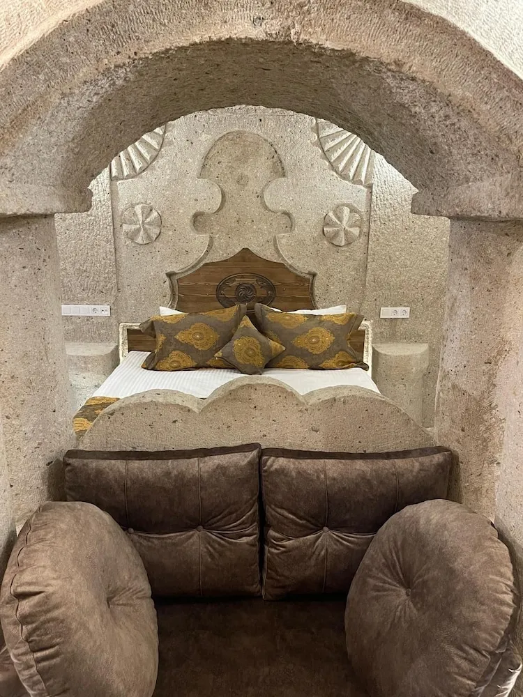 Gold Cave Suite