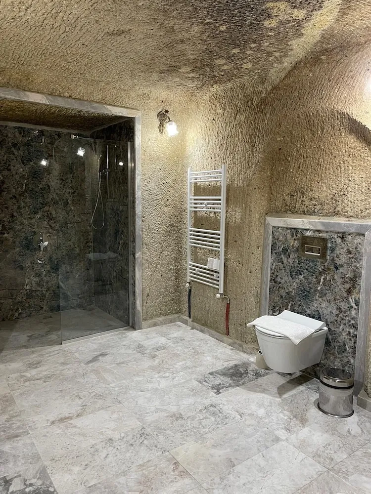 Premium Cave Suite