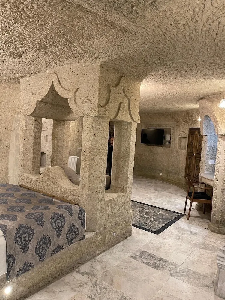 Premium Cave Suite