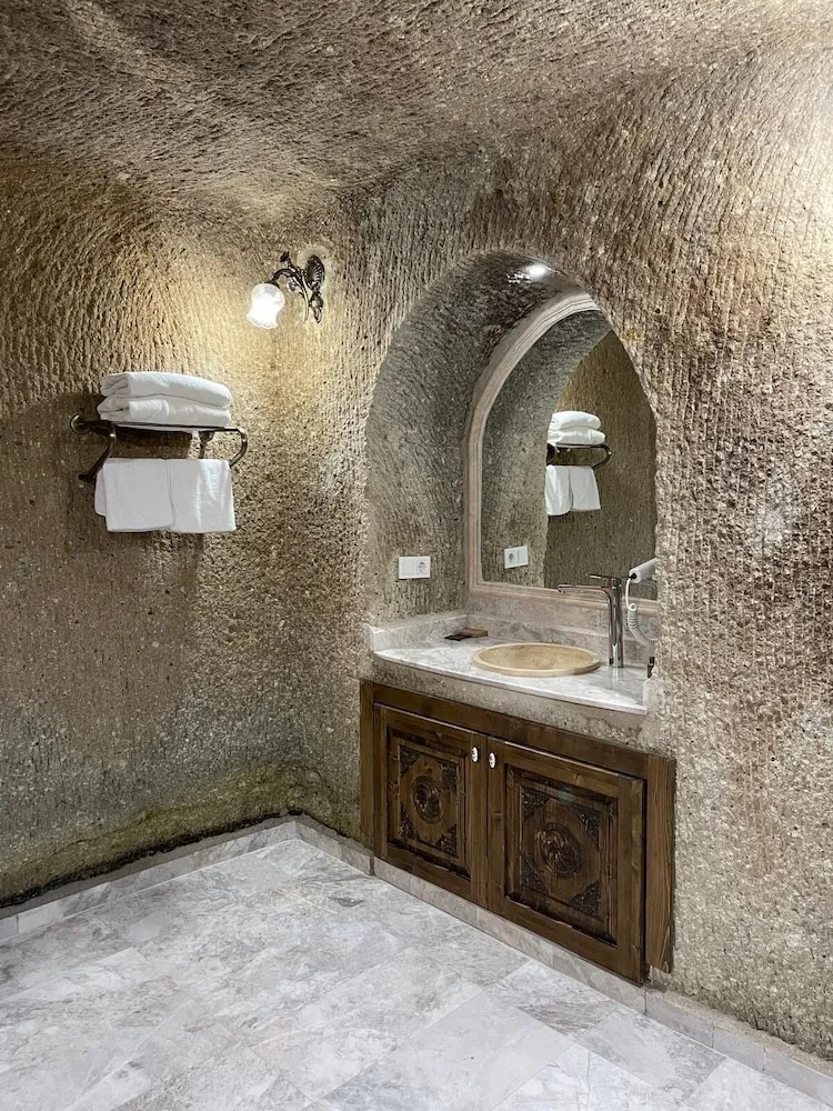 Premium Cave Suite