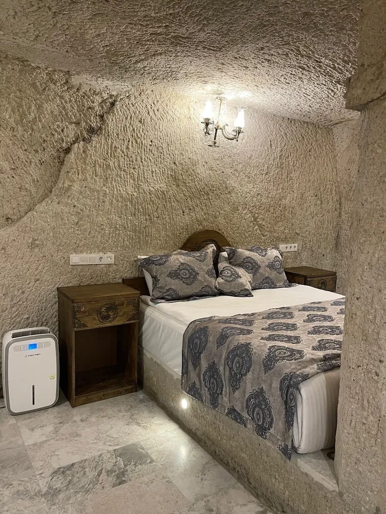 Premium Cave Suite