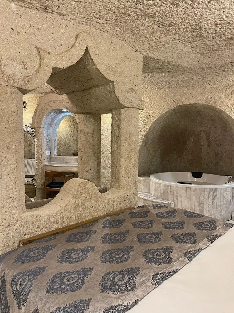 Premium Cave Suite