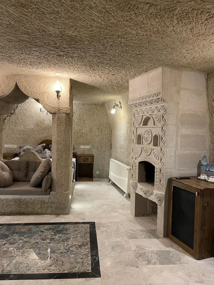 Premium Cave Suite