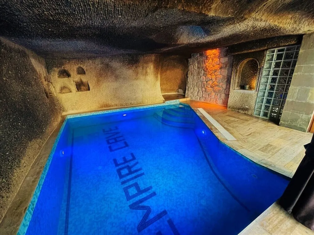 Sultan Cave Suite