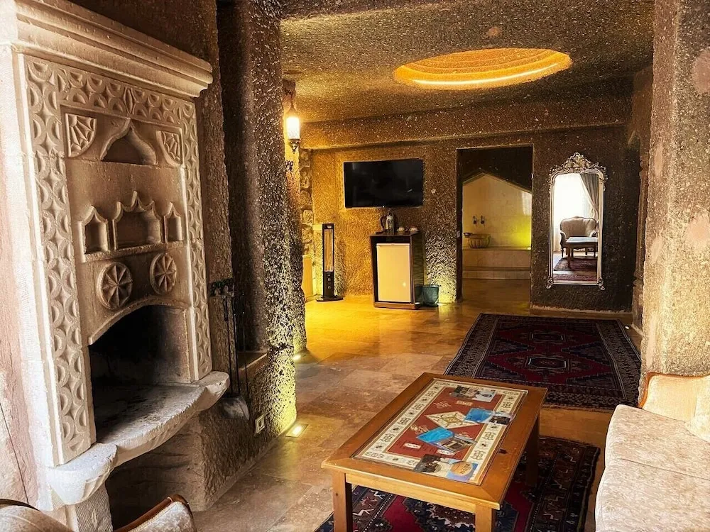 Sultan Cave Suite