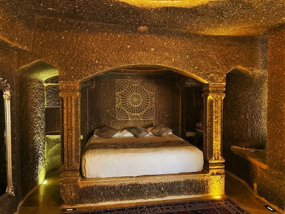 Sultan Cave Suite