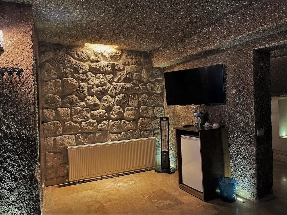 Sultan Cave Suite