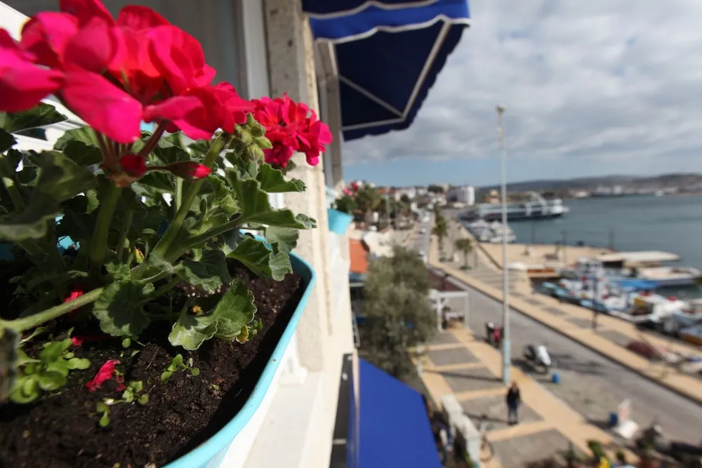 Üç Kişilik Oda, Deniz Manzaralı