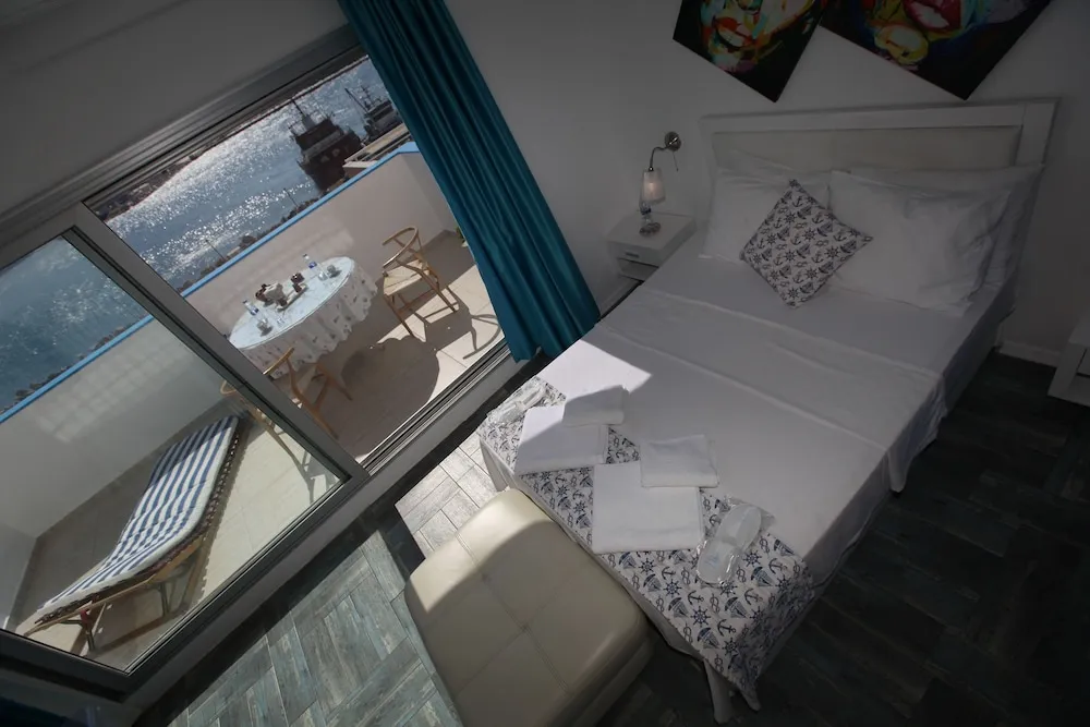Deluxe Tek Büyük Yataklı Oda, Balkon, Deniz Manzaralı