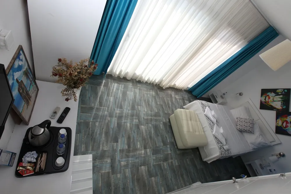 Deluxe Tek Büyük Yataklı Oda, Balkon, Deniz Manzaralı