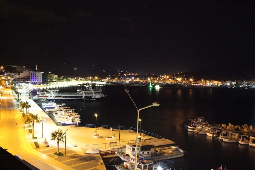 Deluxe Tek Büyük Yataklı Oda, Balkon, Deniz Manzaralı