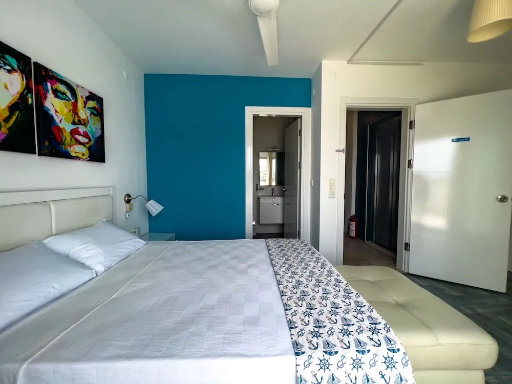 Deluxe Tek Büyük Yataklı Oda, Balkon, Deniz Manzaralı