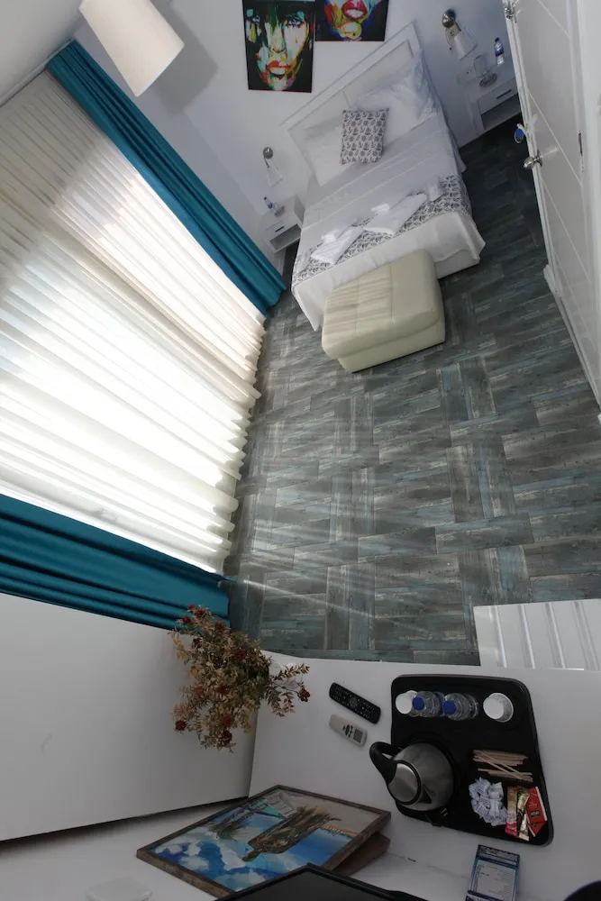 Deluxe Tek Büyük Yataklı Oda, Balkon, Deniz Manzaralı