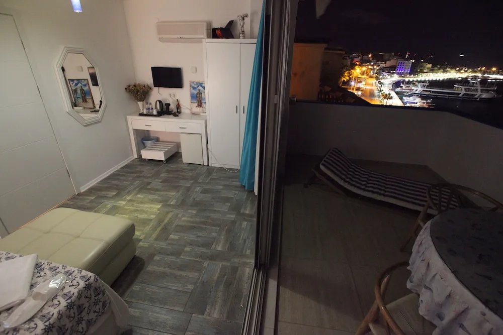 Deluxe Tek Büyük Yataklı Oda, Balkon, Deniz Manzaralı