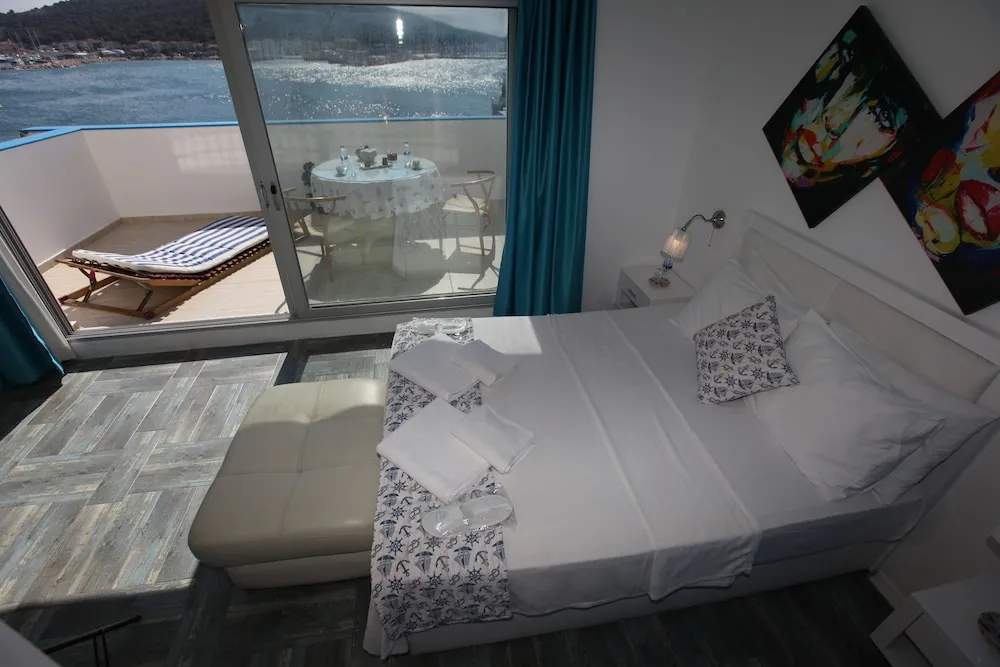 Deluxe Tek Büyük Yataklı Oda, Balkon, Deniz Manzaralı