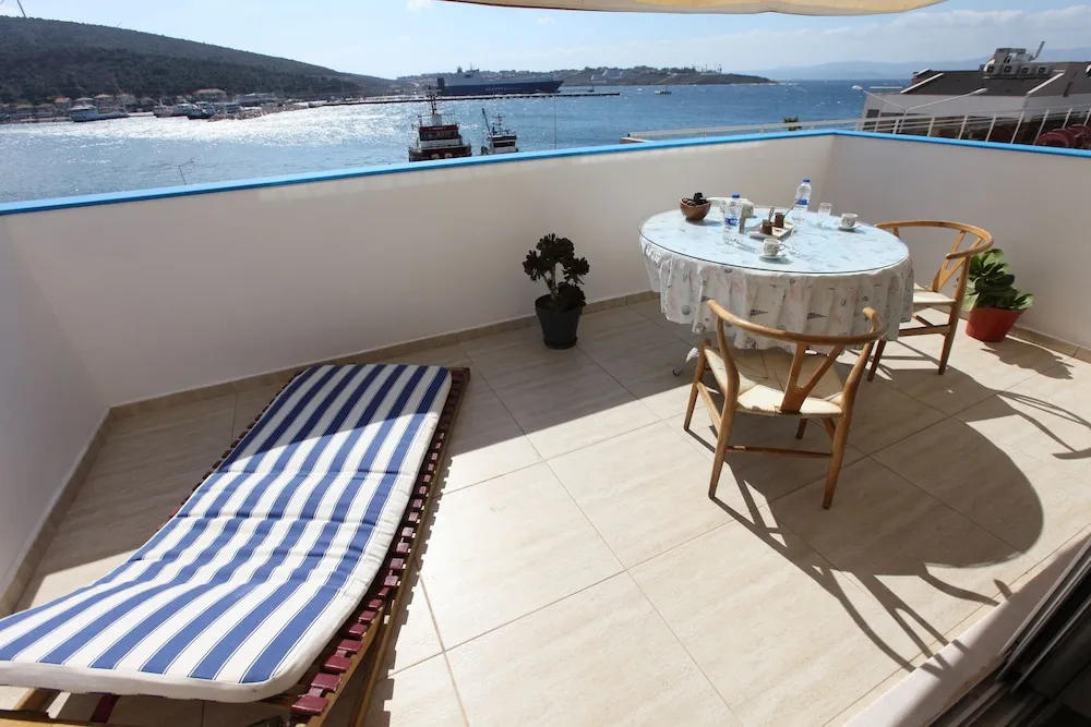 Deluxe Tek Büyük Yataklı Oda, Balkon, Deniz Manzaralı
