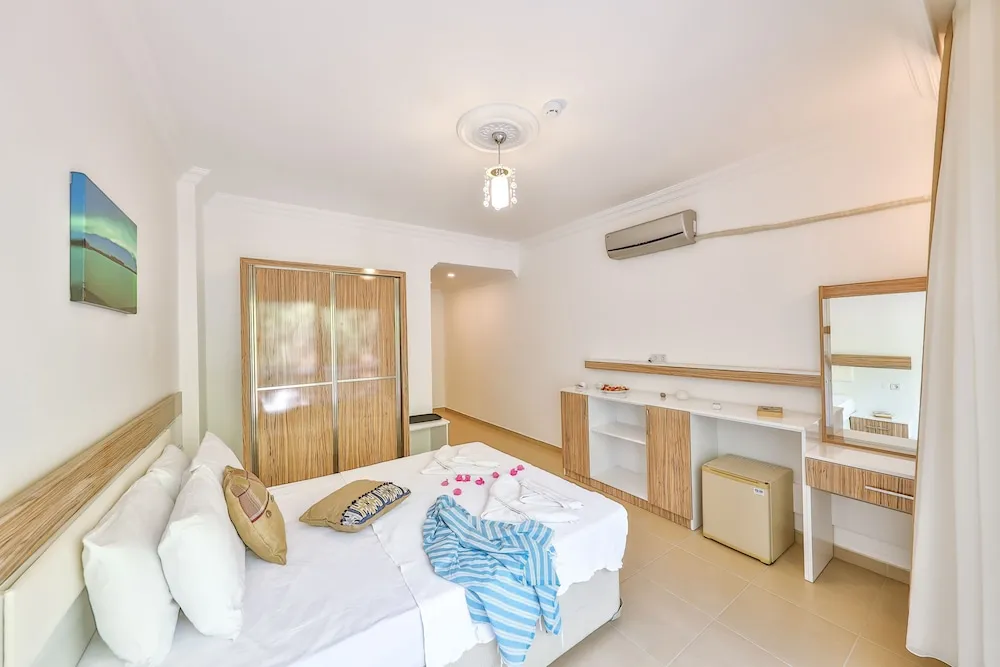 Deluxe Tek Büyük Yataklı Oda, Bahçe Manzaralı