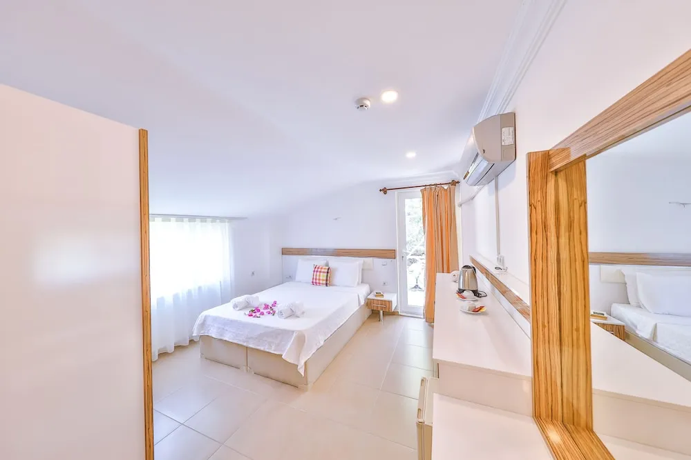 Deluxe Tek Büyük Yataklı Oda, Bahçe Manzaralı
