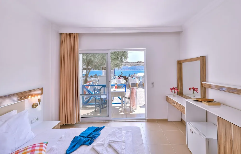 Deluxe Tek Büyük Yataklı Oda, Deniz Manzaralı, Zemin Kat