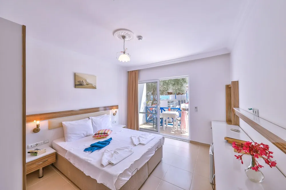 Deluxe Tek Büyük Yataklı Oda, Deniz Manzaralı, Zemin Kat