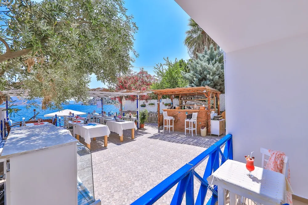 Deluxe Tek Büyük Yataklı Oda, Deniz Manzaralı, Zemin Kat