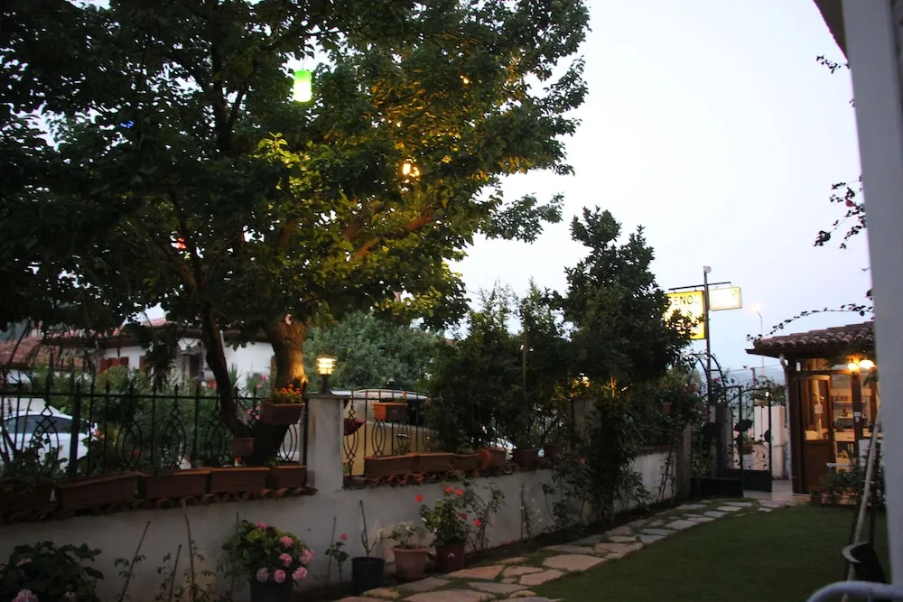 Classic Apart Daire, Bahçe Manzaralı