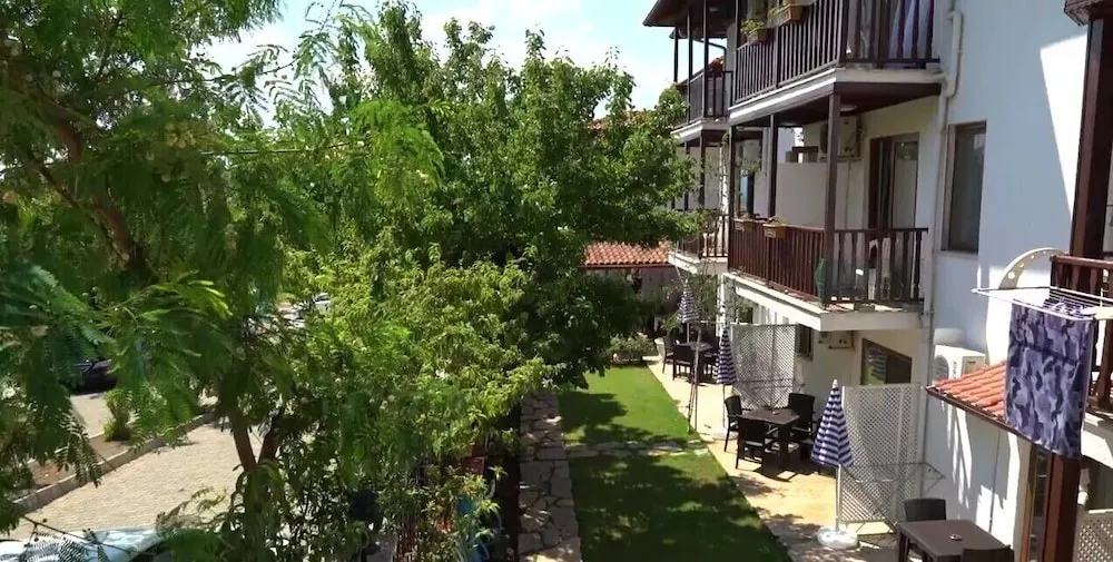 Classic Apart Daire, Bahçe Manzaralı