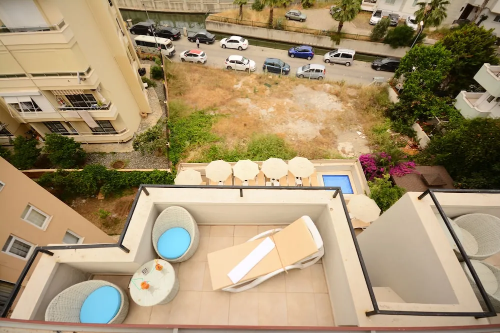 Triple Suite, Terrace