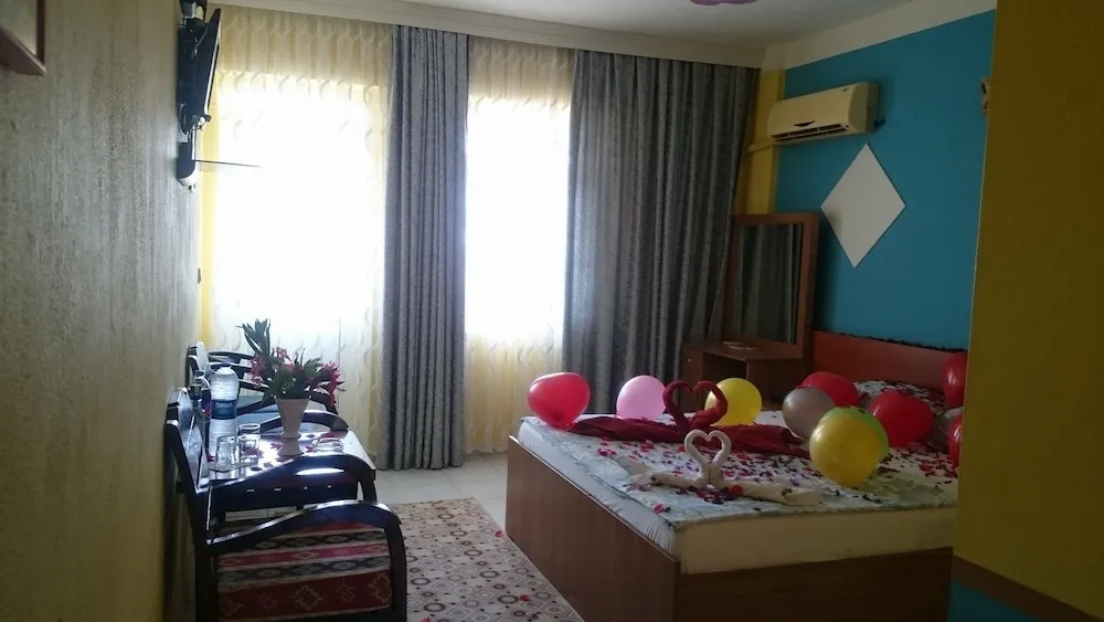Üç Kişilik Oda
