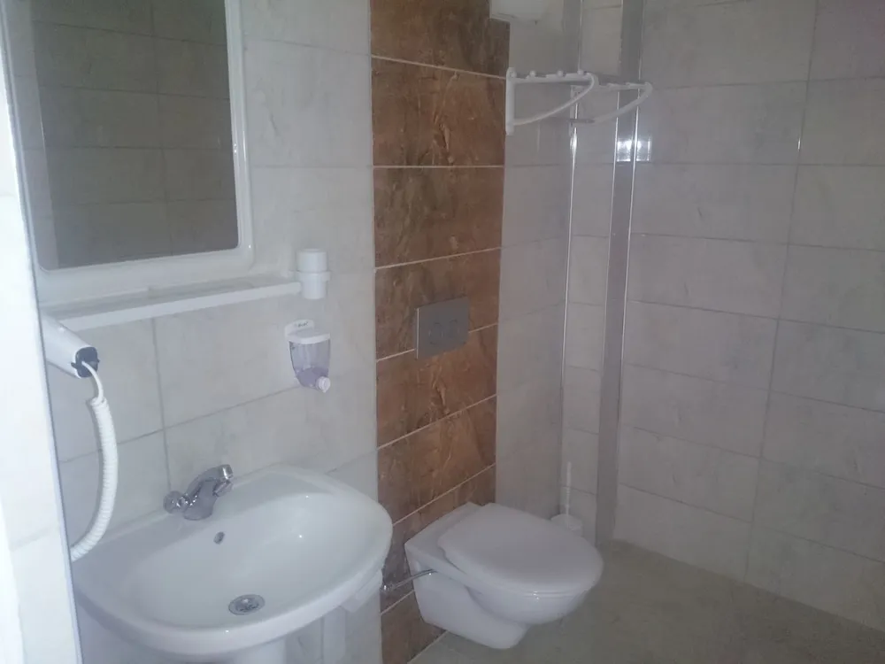 Üç Kişilik Oda