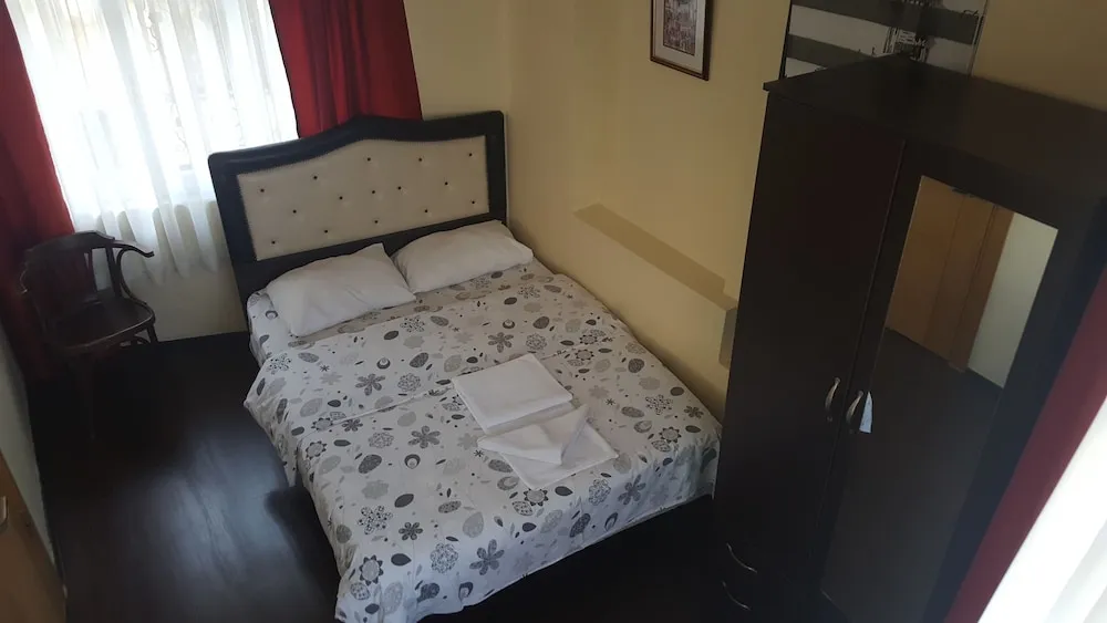 Tek Büyük Yataklı Oda, Ortak Banyo