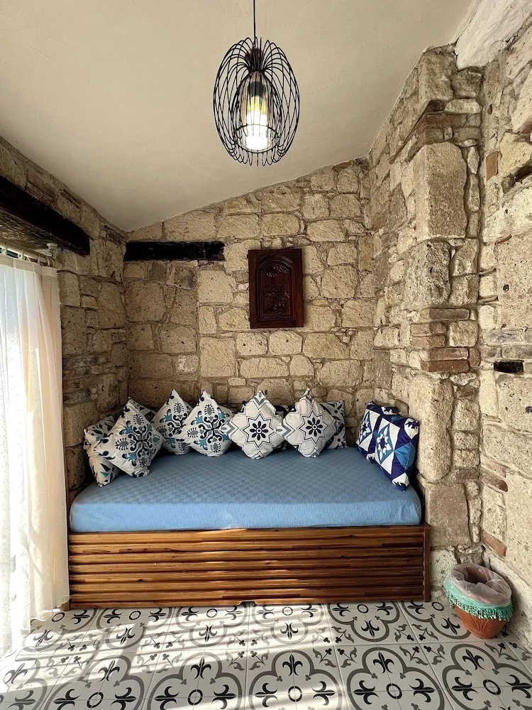 Basic Oda, Birden Çok Yatak, Havuz Manzaralı