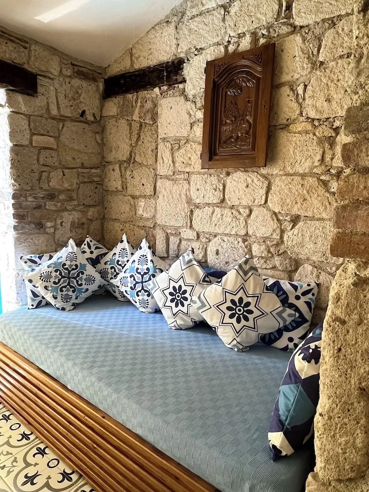 Basic Oda, Birden Çok Yatak, Havuz Manzaralı