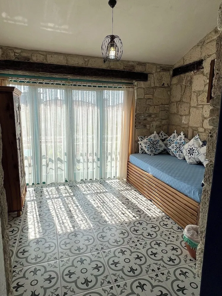 Basic Oda, Birden Çok Yatak, Havuz Manzaralı