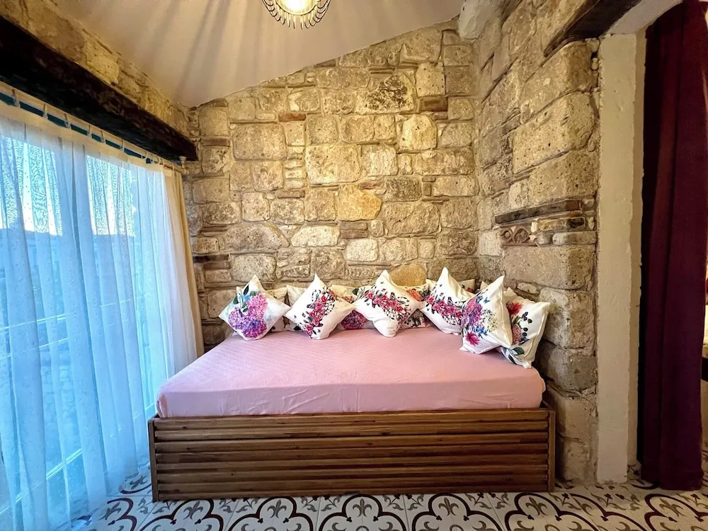 Standard Oda, Sigara İçilmez, Havuz Manzaralı