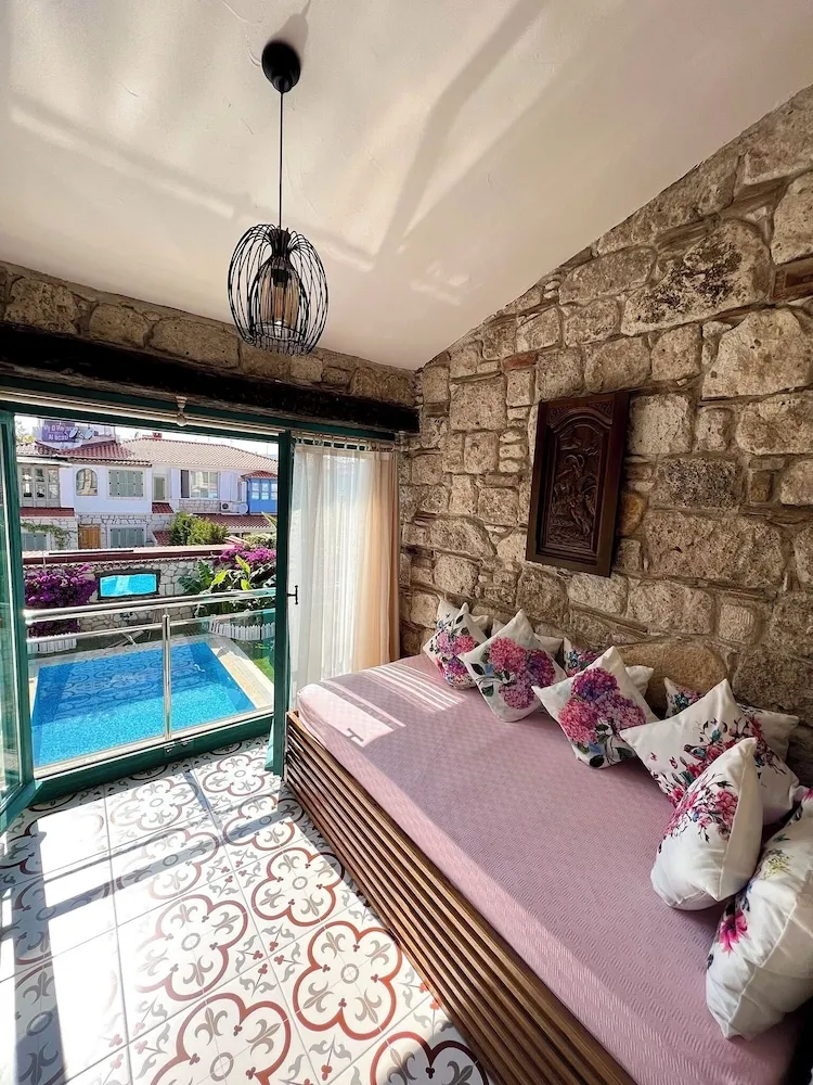 Standard Oda, Sigara İçilmez, Havuz Manzaralı