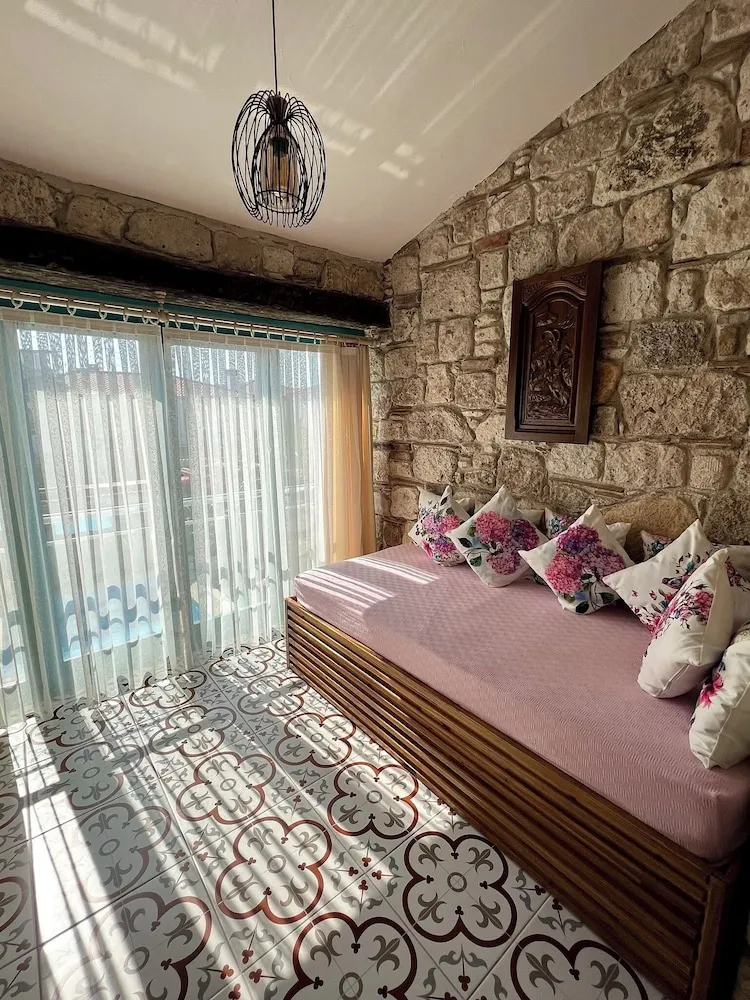 Standard Oda, Sigara İçilmez, Havuz Manzaralı