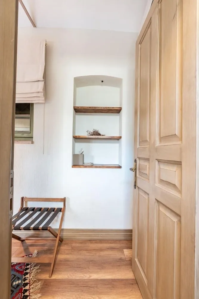 Elia Antique Standart Room