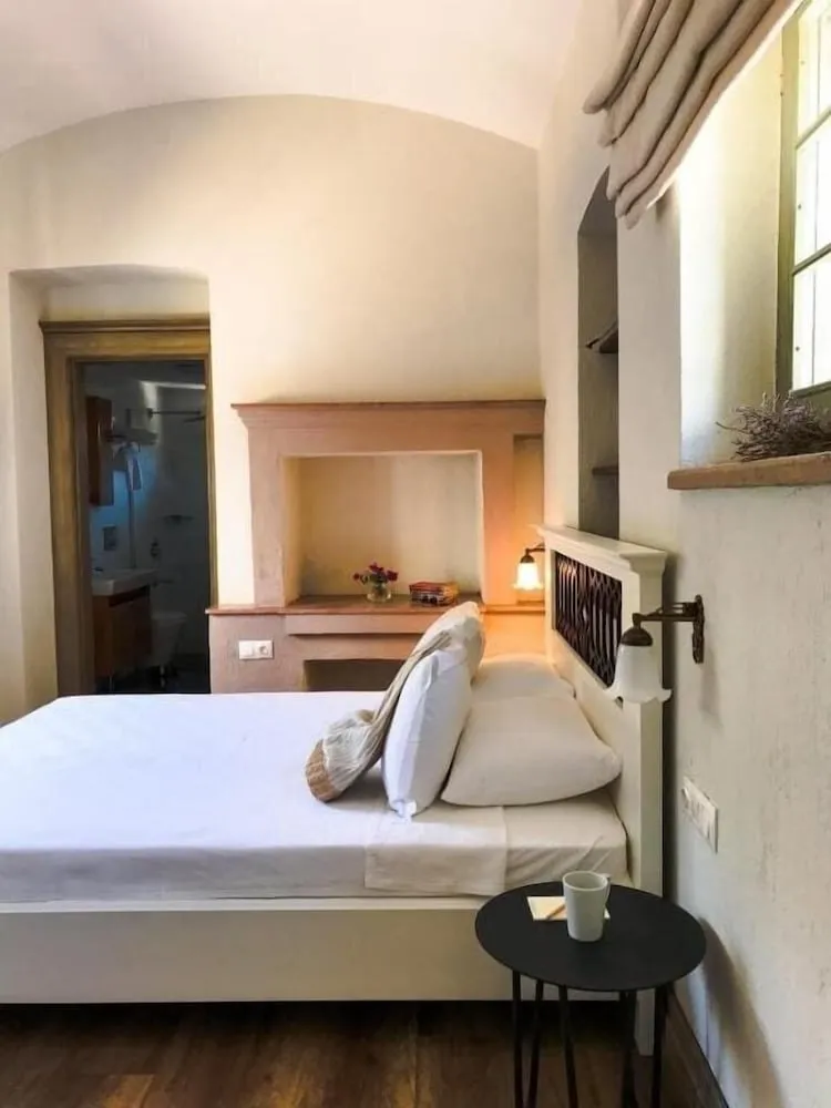 Elia Antique Standart Room